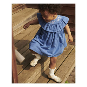 Copenhagen Colors – Besticktes Kragenkleid aus Bio-Baumwolle | Blau