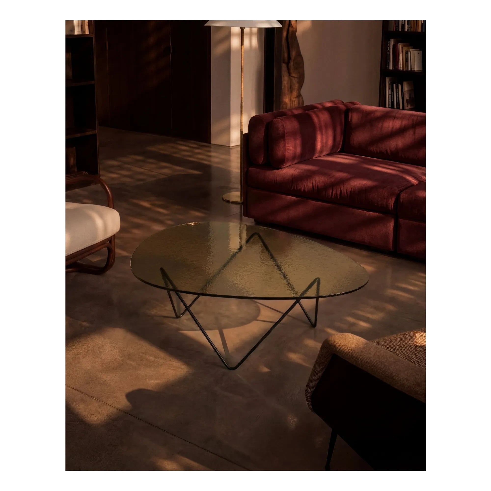 Gubi - Pedrera Side Table, Corsini & Ruiz Millet | Charcoal