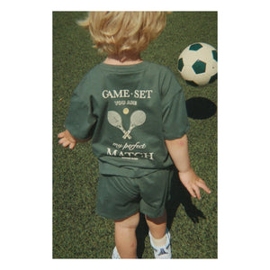 Konges Sløjd - Famo Tenis organik pamuklu T-shirt ve şort seti | Koyu yeşil