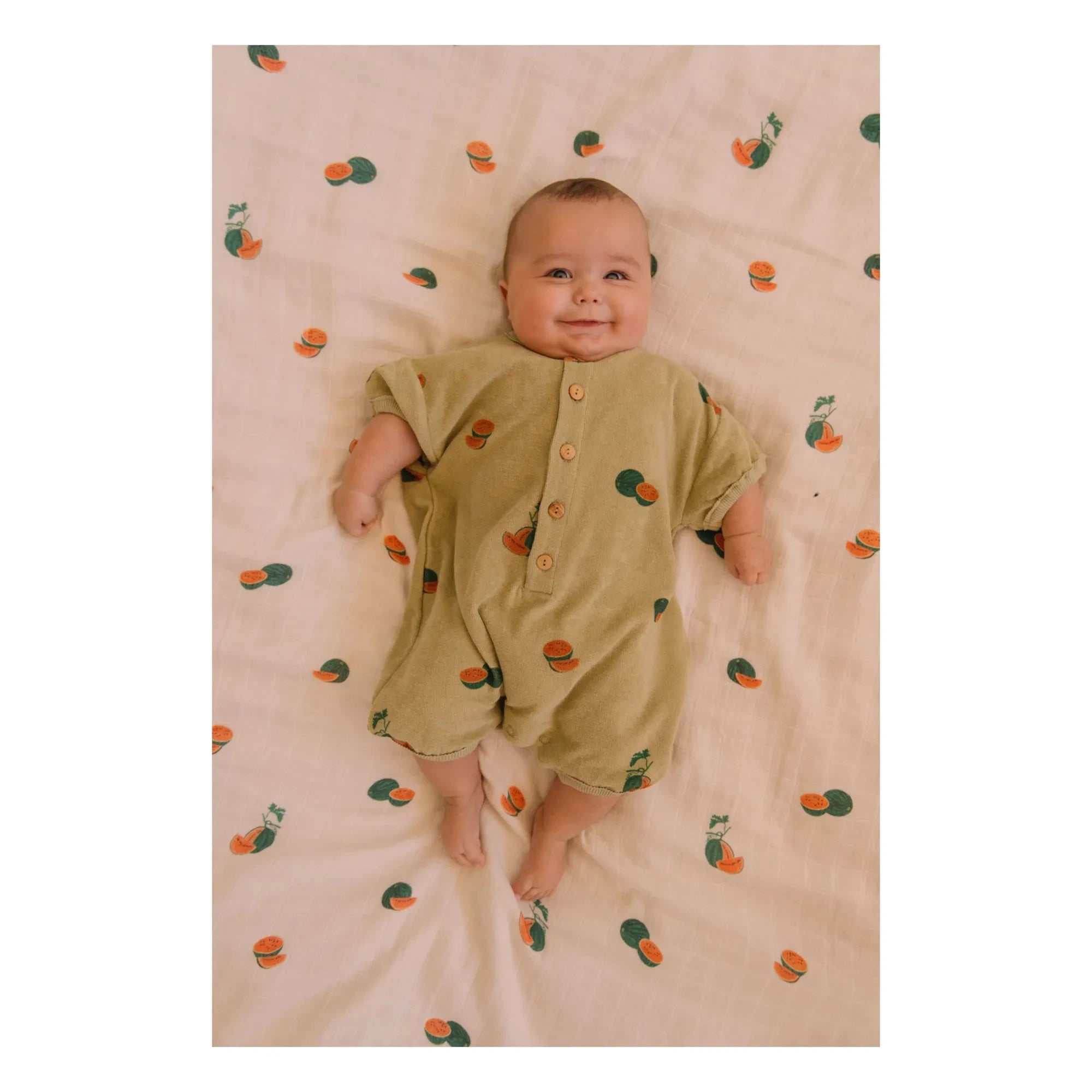 Studio Bohème - Bebecito Watermelon Bio-Baumwoll-Frottee Strampler | Khaki