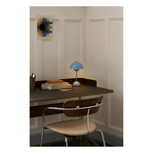 & Tradition - Pavilion AV17 Tisch, Chromgestell | Nussbaum