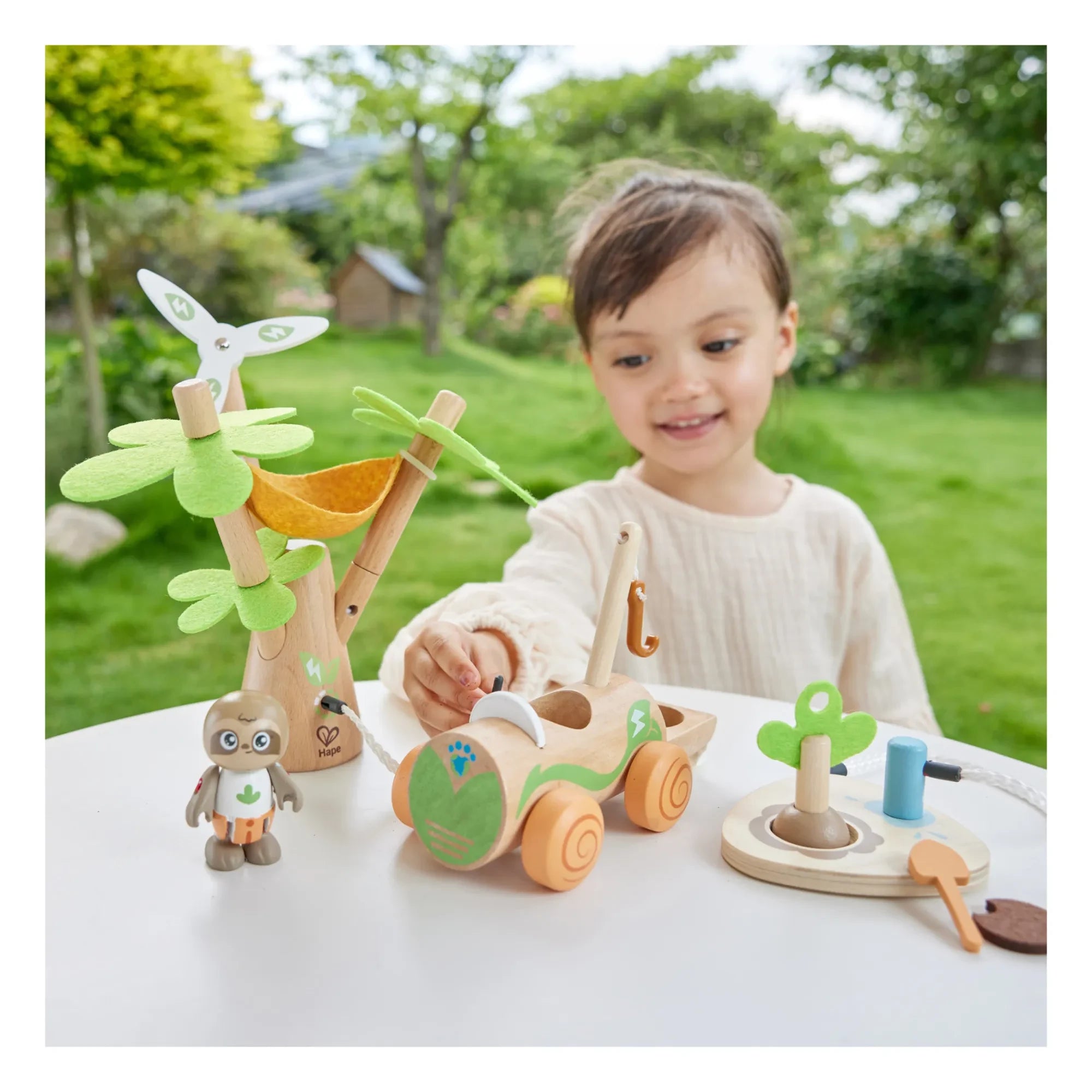 Hape - Aria's Wind Tree and Electric Car