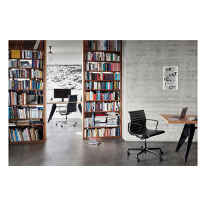 Vitra - EM Table, geöltes Naturholz Eiche 220x90 cm - schwarze Beine - Jean Prouvé | Eiche