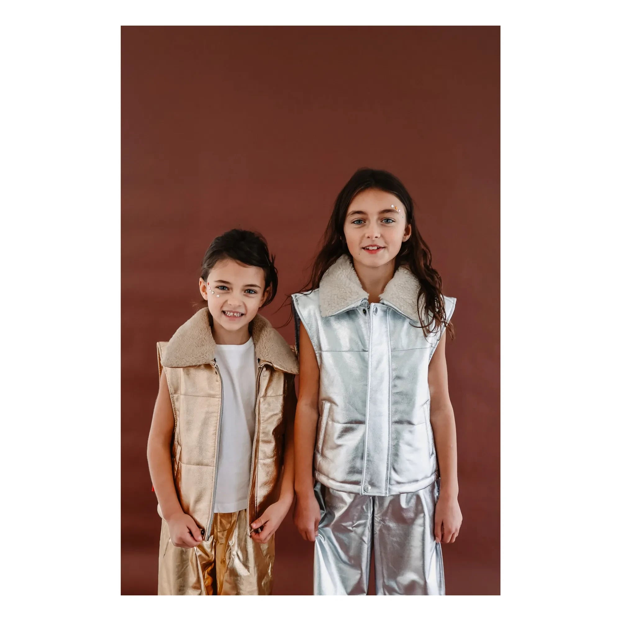 Fille Garçon - Ärmellose Jacke mit metallischem Sherpa-Kragen | Silber