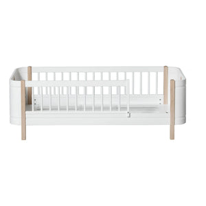Oliver Furniture - Wood Mini+ طقم تحويل من سرير الأطفال إلى سرير الجونيور | بلوط