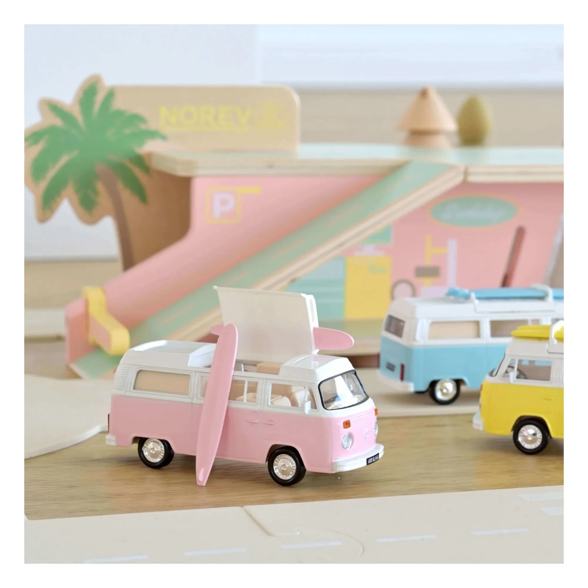 Norev - Volkswagen T2b Camper Van 1973 | Pink