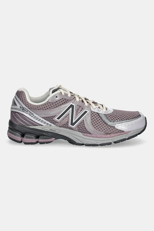 New Balance 860