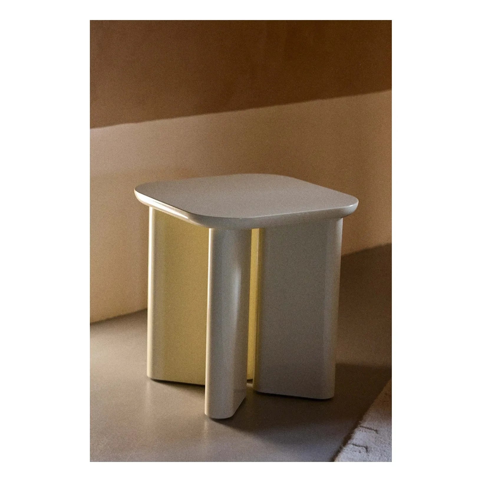 Gabrielle Paris - Garance lackierter Holz-Beistelltisch | Creme