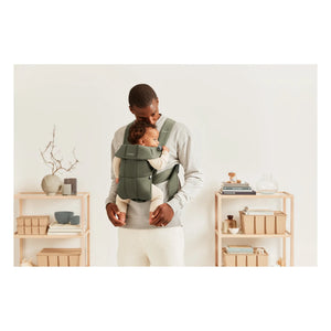 BabyBjörn - Mini pamuklu bebek kangurusu | Koyu yeşil