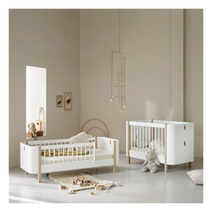 Oliver Furniture - Wood Mini+ طقم تحويل من سرير الأطفال إلى سرير الجونيور | بلوط
