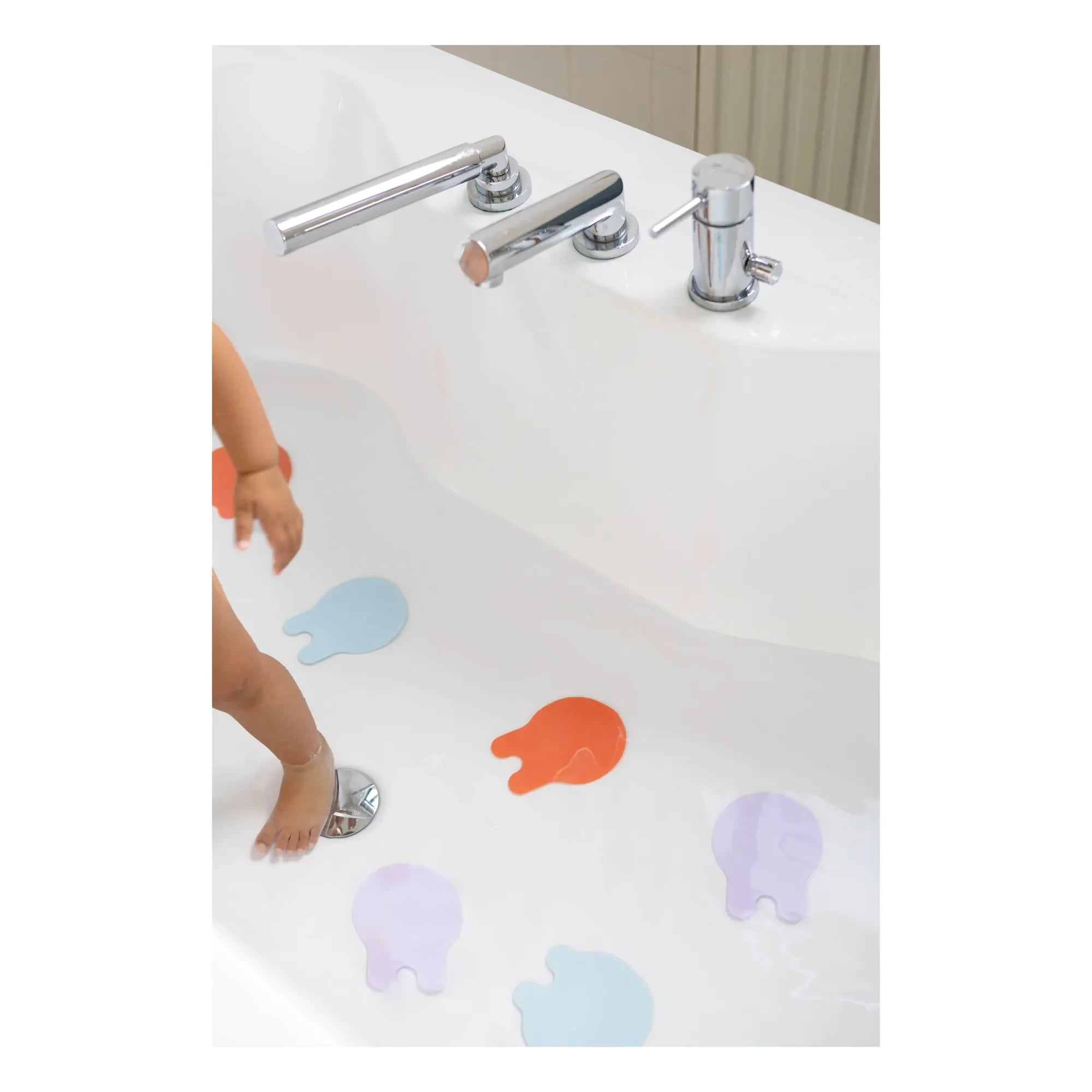 Quut - Grippi Bath Mats - 8-Piece Set | Coral