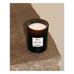 L:A BRUKET - Sweet Tobacco Scented Candle - 260 g | Unscented