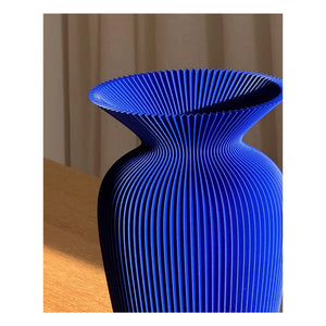 Manu Matters - Betty vazo | Klein Blue
