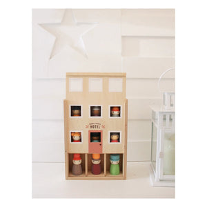 Tender Leaf Toys - Happy Folk Hotel und Holzfiguren