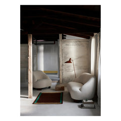 & Tradition - Margas LC3 2-Sitzer Sofa - Nussbaum Holzfüße | Elfenbein
