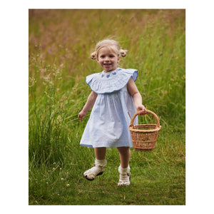 Copenhagen Colors – Gestreiftes Seersucker-Kleid aus Bio-Baumwolle | Hellblau
