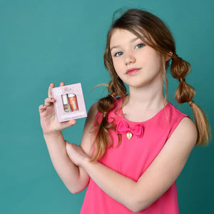 طقم مزدوج من Miss Nella Nella: ملمع شفاه وطلاء أظافر