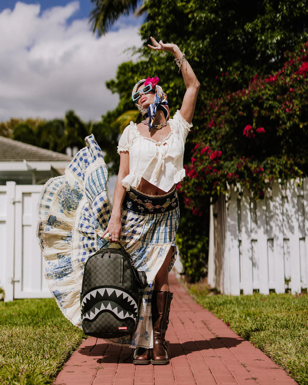 Sprayground - Lights Out Paris'te Köpekbalıkları Sırt Çantası