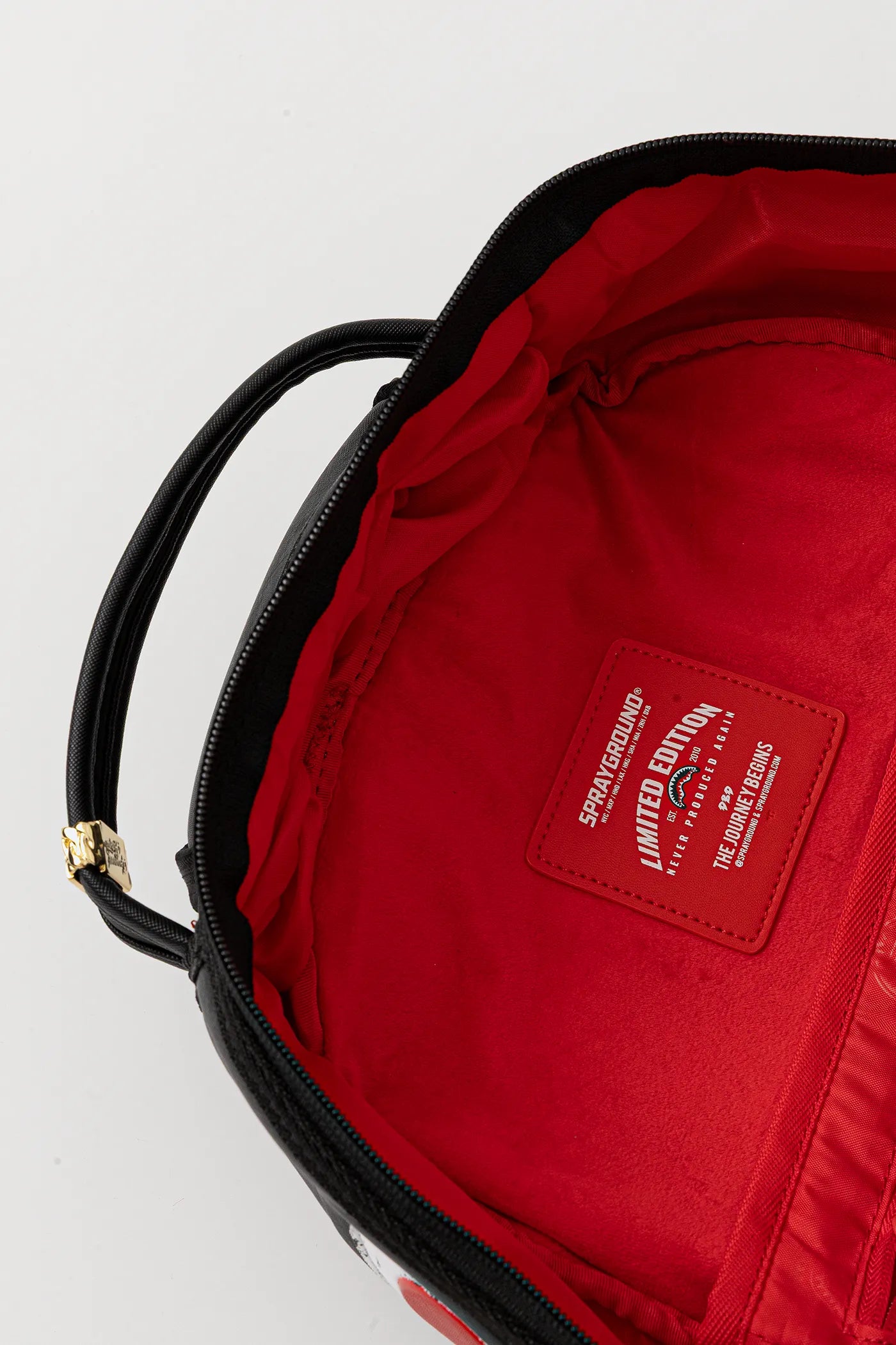 Sprayground - 史努比绘画鲨鱼Dlxsv背包