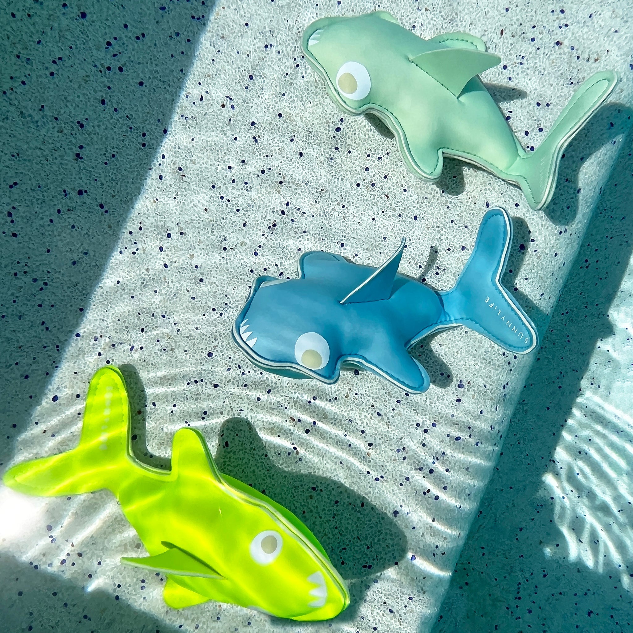 Sunnylife - Salty the Shark Deniz ve Havuz Dalış Oyuncakları