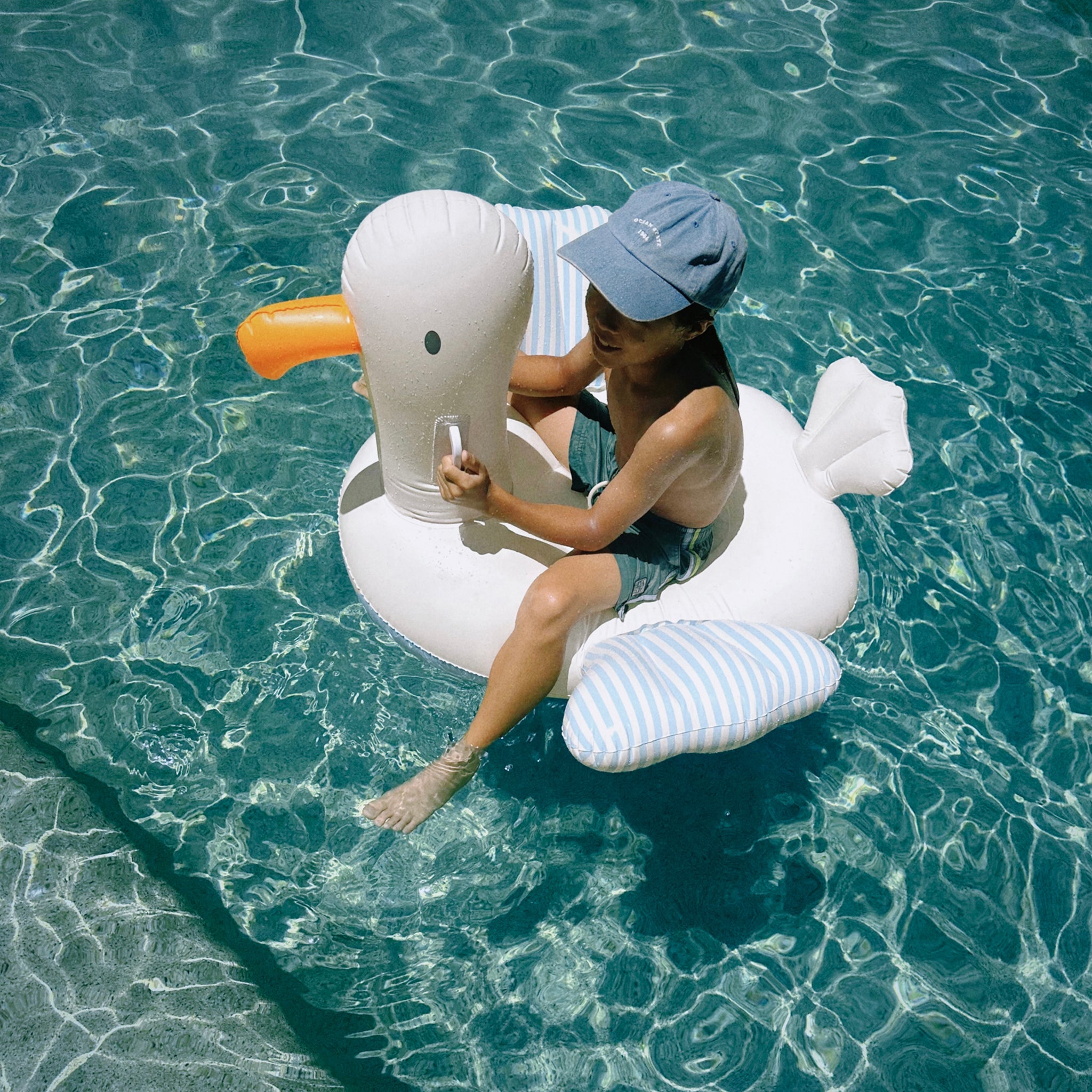 Sunnylife - Sammy Seagull Ride-On Inflatable Pool Float and Lounger for Kids