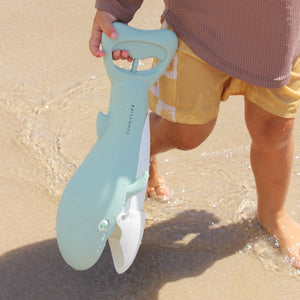 Sunnylife - Whale Green Kum Toplama Oyuncağı