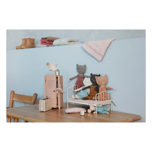 Maileg – Mini Holz Kleiderschrank | Rosa