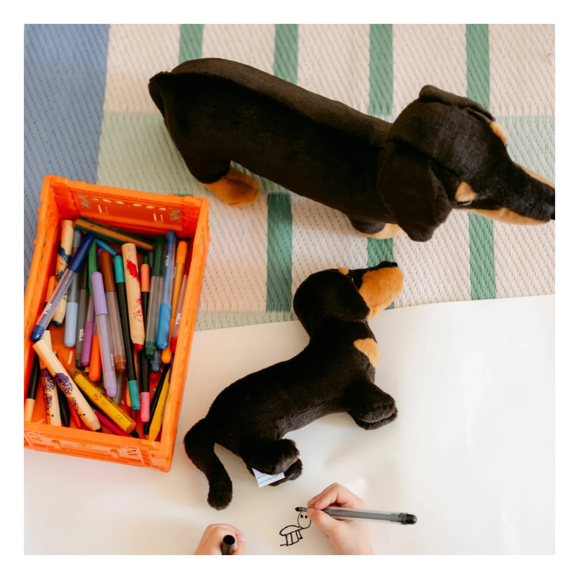 La Pelucherie - Eugène Dachshund peluş 25 cm | Siyah