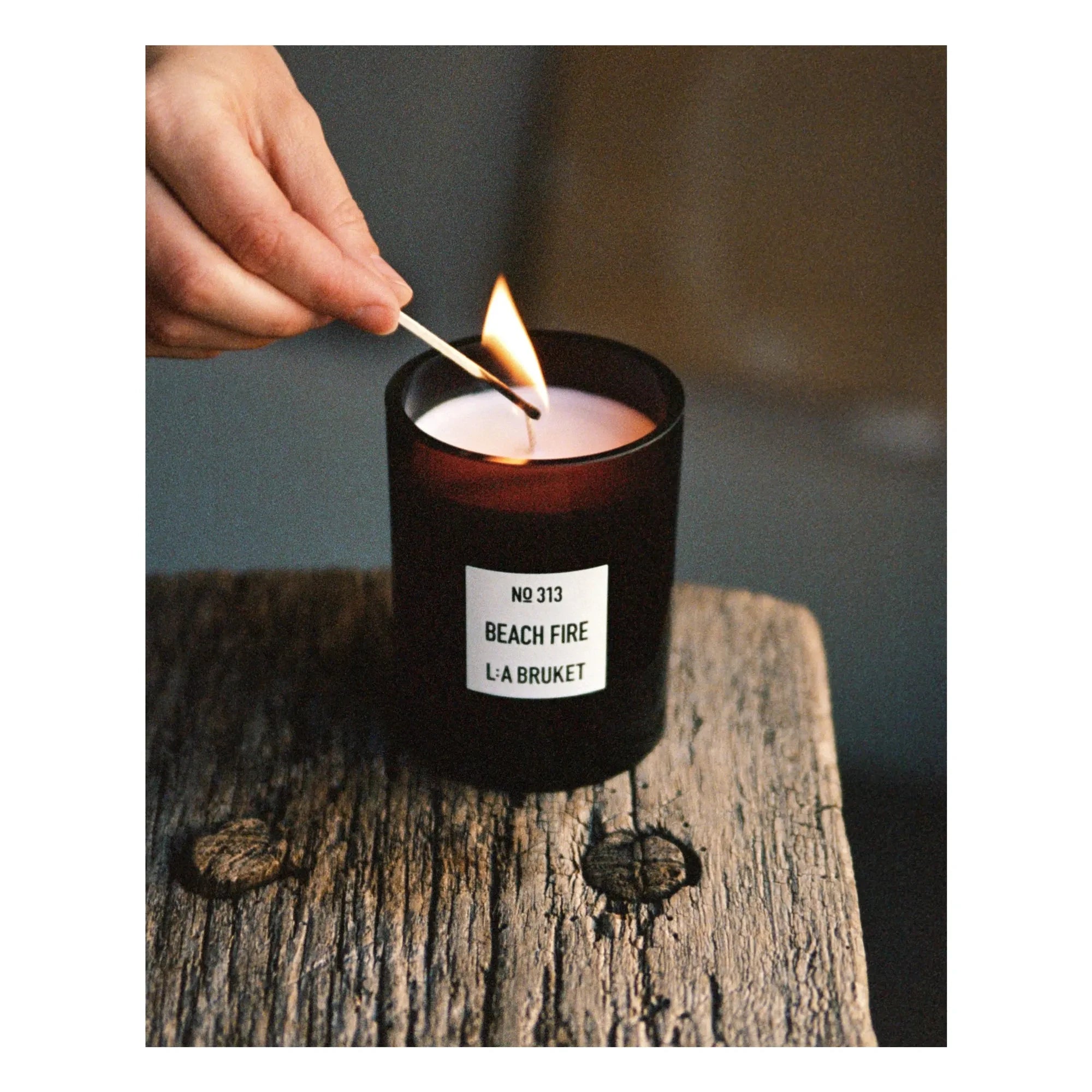 L:A BRUKET – Duftkerze Beach Fire – 260g | Farblos