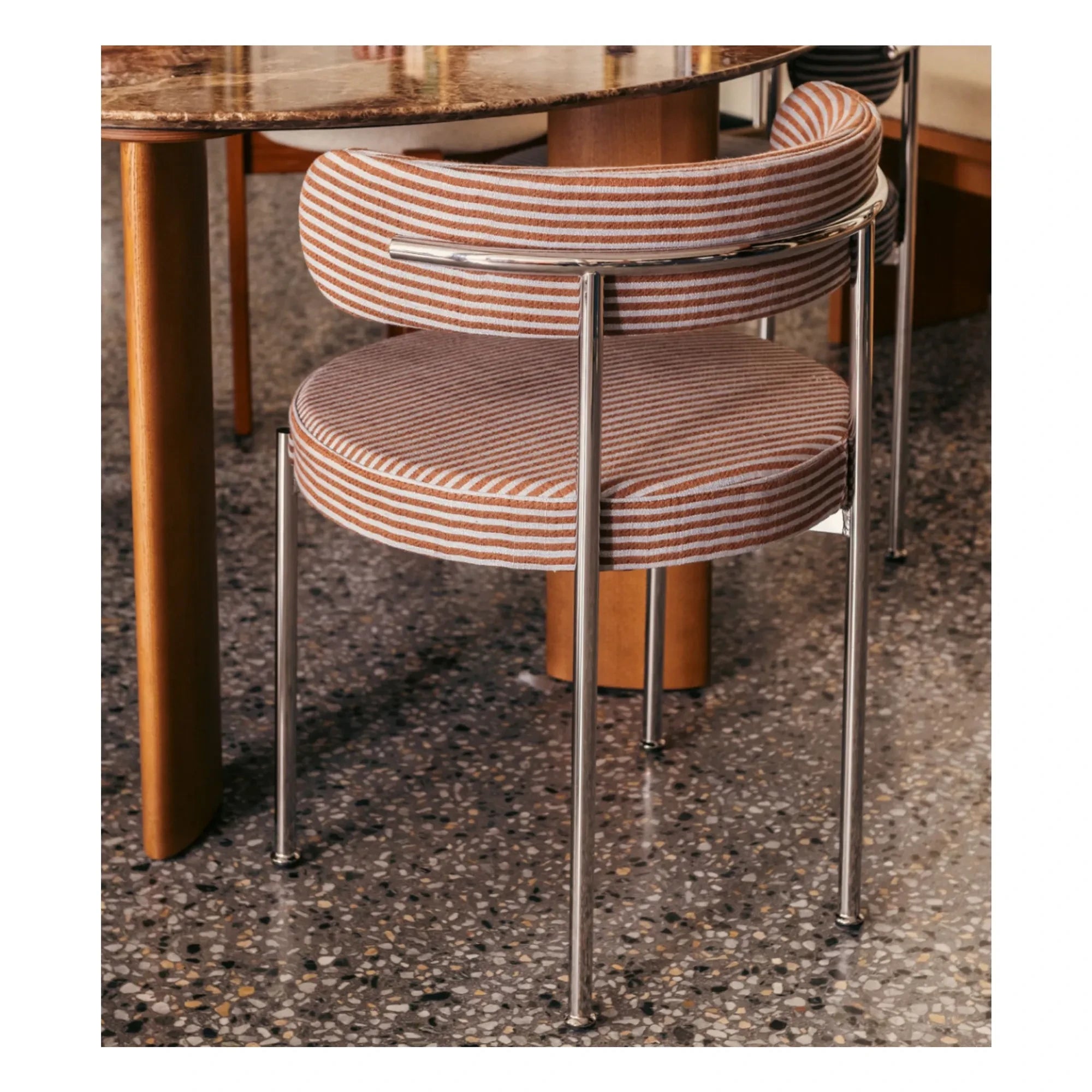 The Socialite Family - Libera Stoffsessel gestreift | Braun