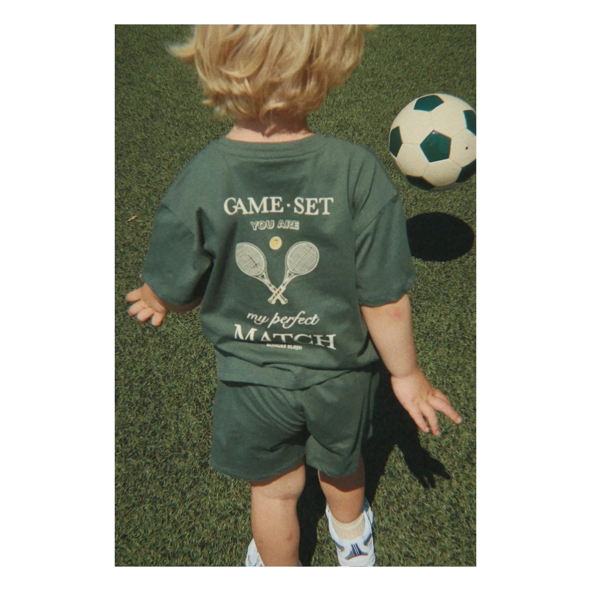 Konges Sløjd - Famo Tenis organik pamuklu T-shirt ve şort seti | Koyu yeşil