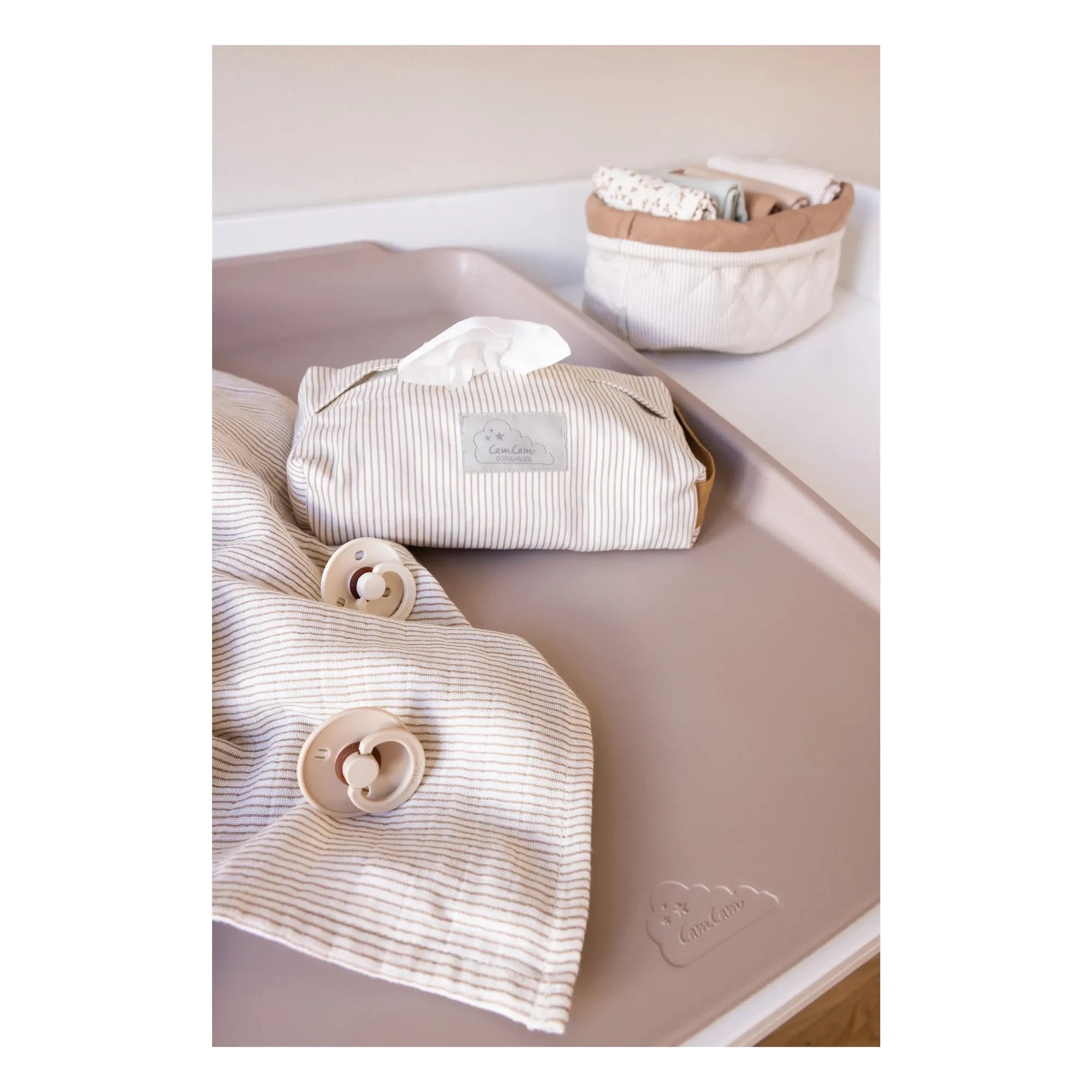 Cam Cam – Gestreifte Feuchttuchbox | Camel
