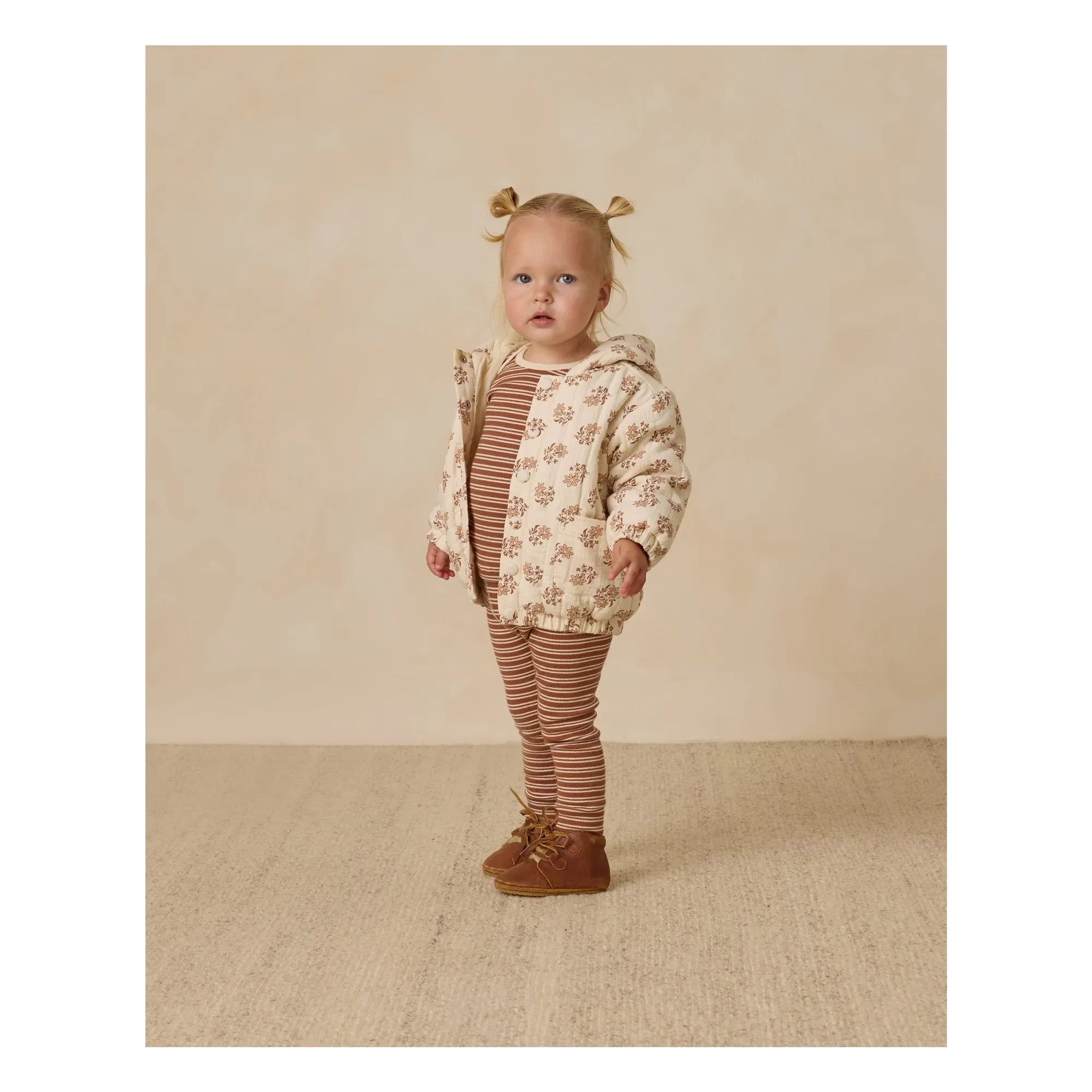 Quincy Mae - Kapuzenjacke aus Bio-Baumwollgaze mit Blumenmuster | Ecru
