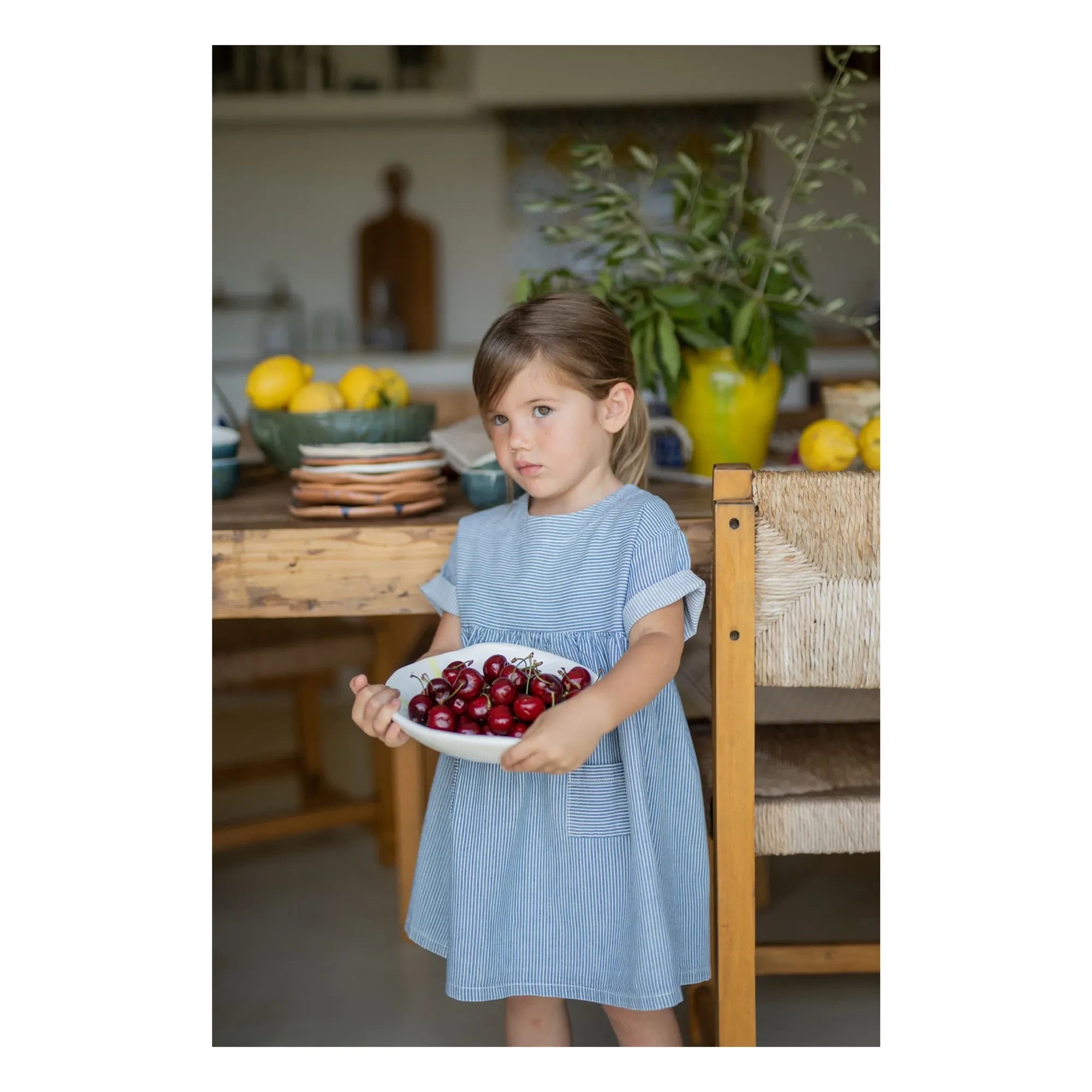 1+ in the family - Gestreiftes Margalida Jeanskleid Bio-Baumwolle | Hellblau