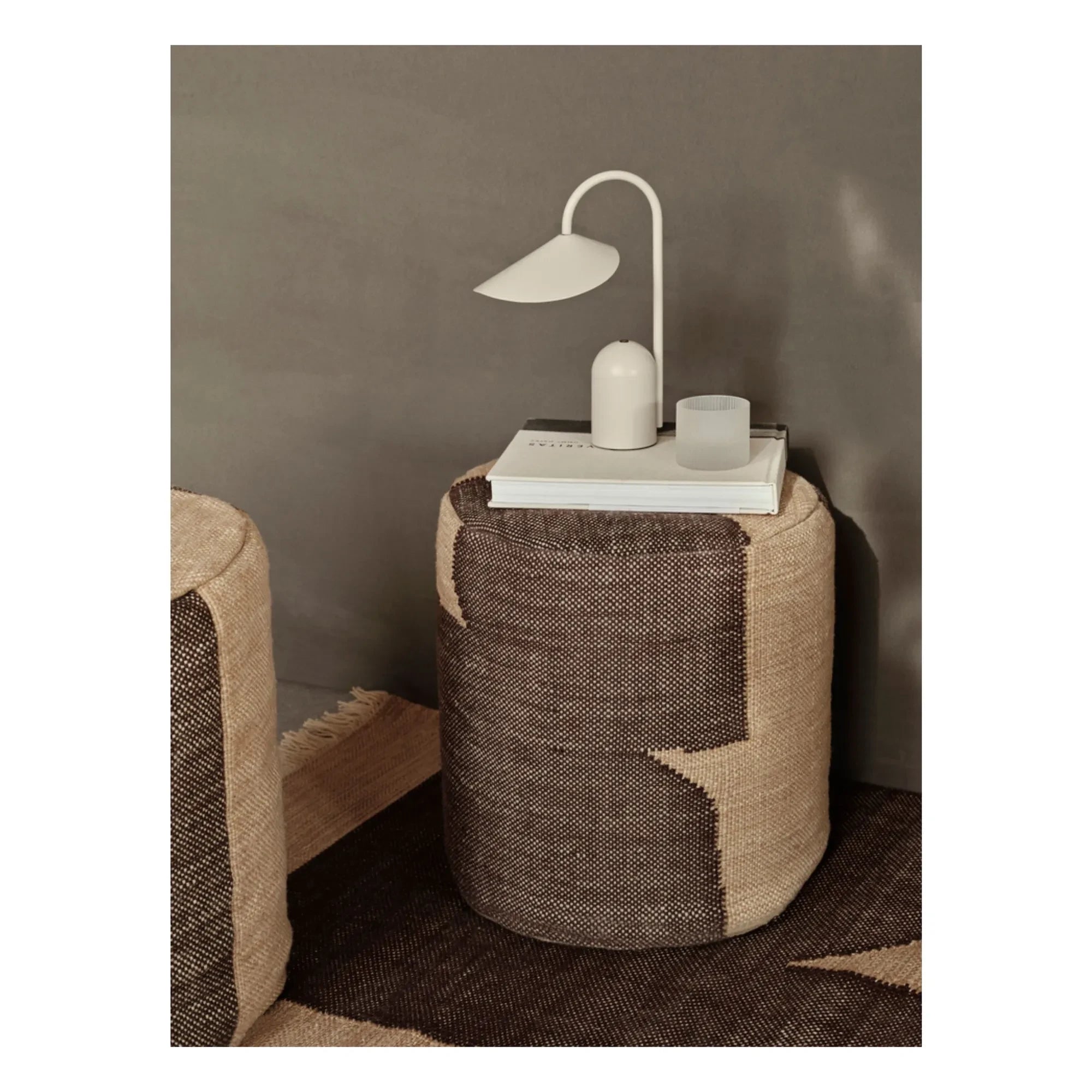 Ferm Living - Arum masa lambası | Bej