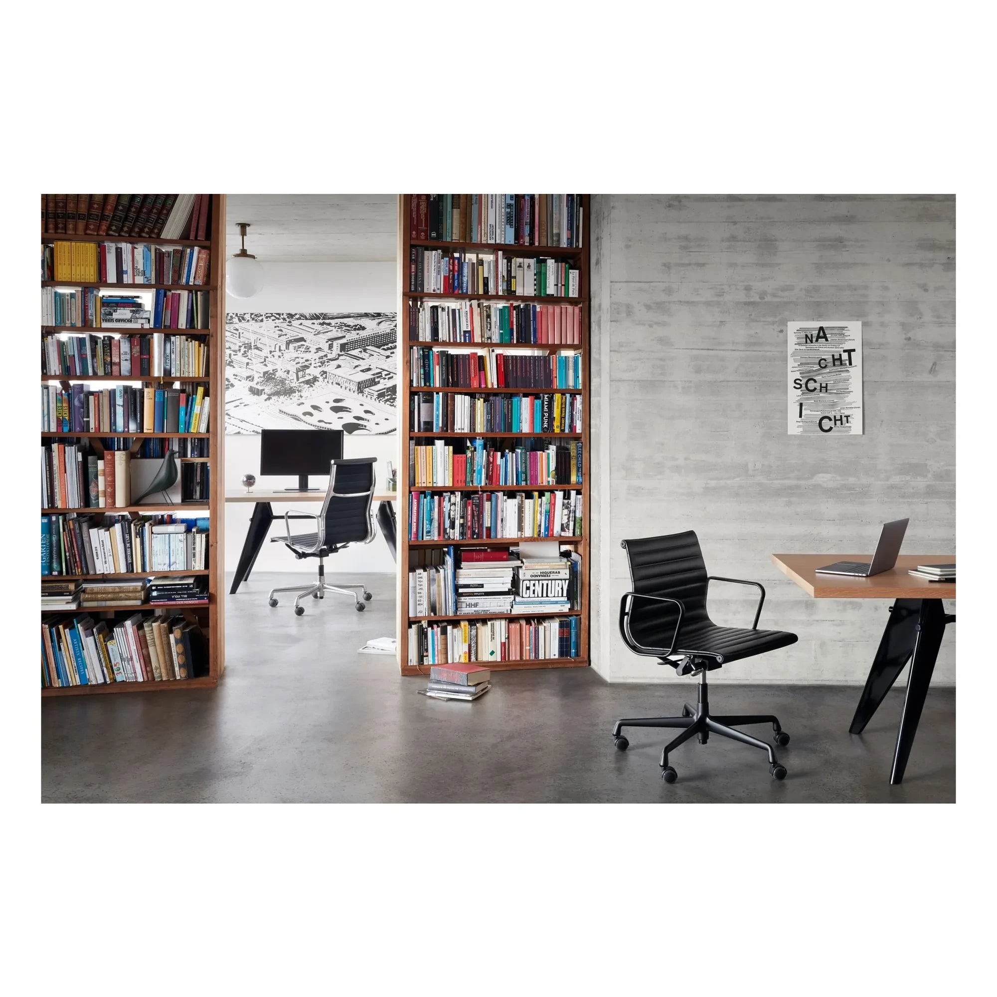 Vitra - EM Table, geöltes Naturholz Eiche 220x90 cm - schwarze Beine - Jean Prouvé | Eiche