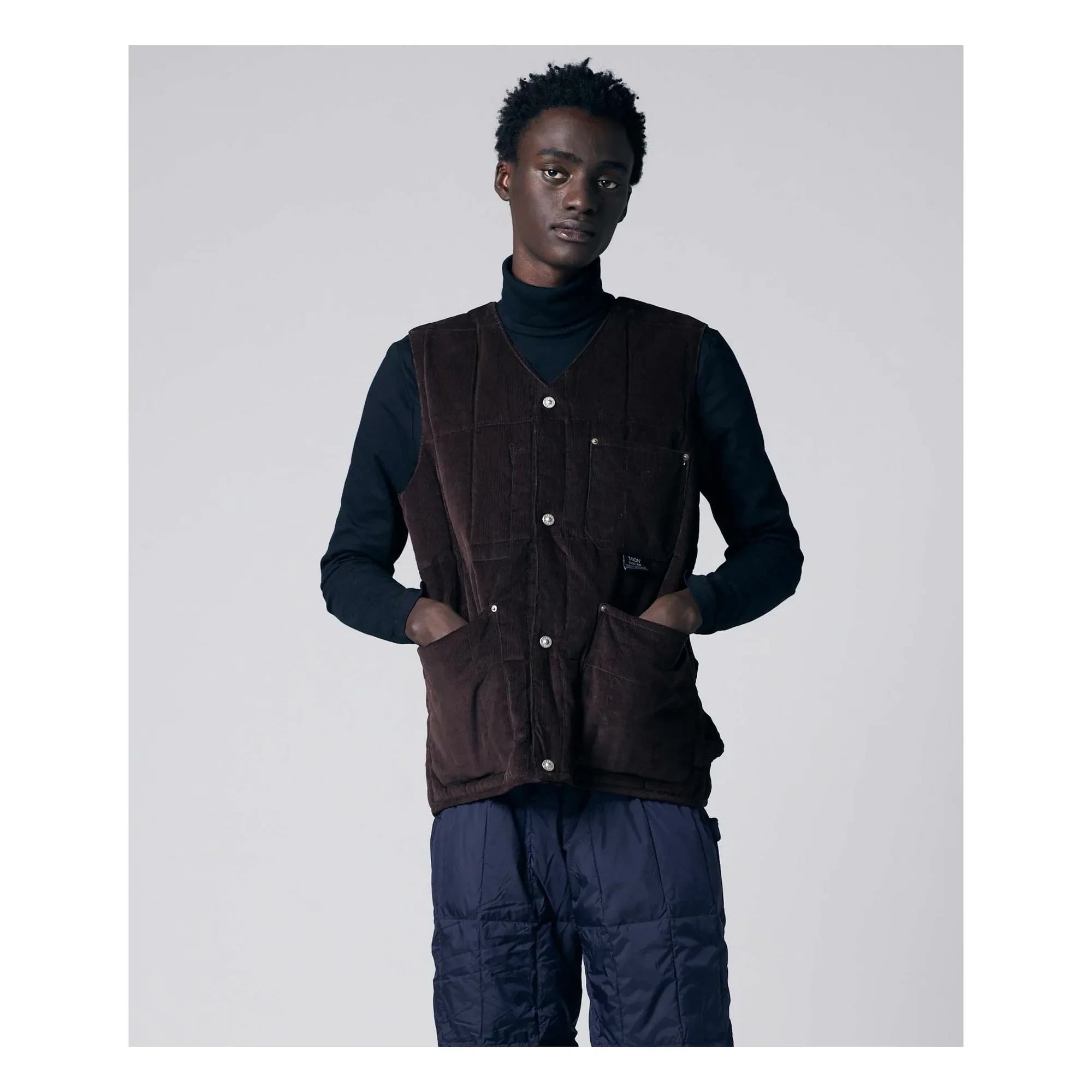 Taion - Sleeveless V-Neck Buttoned Vest | Brown