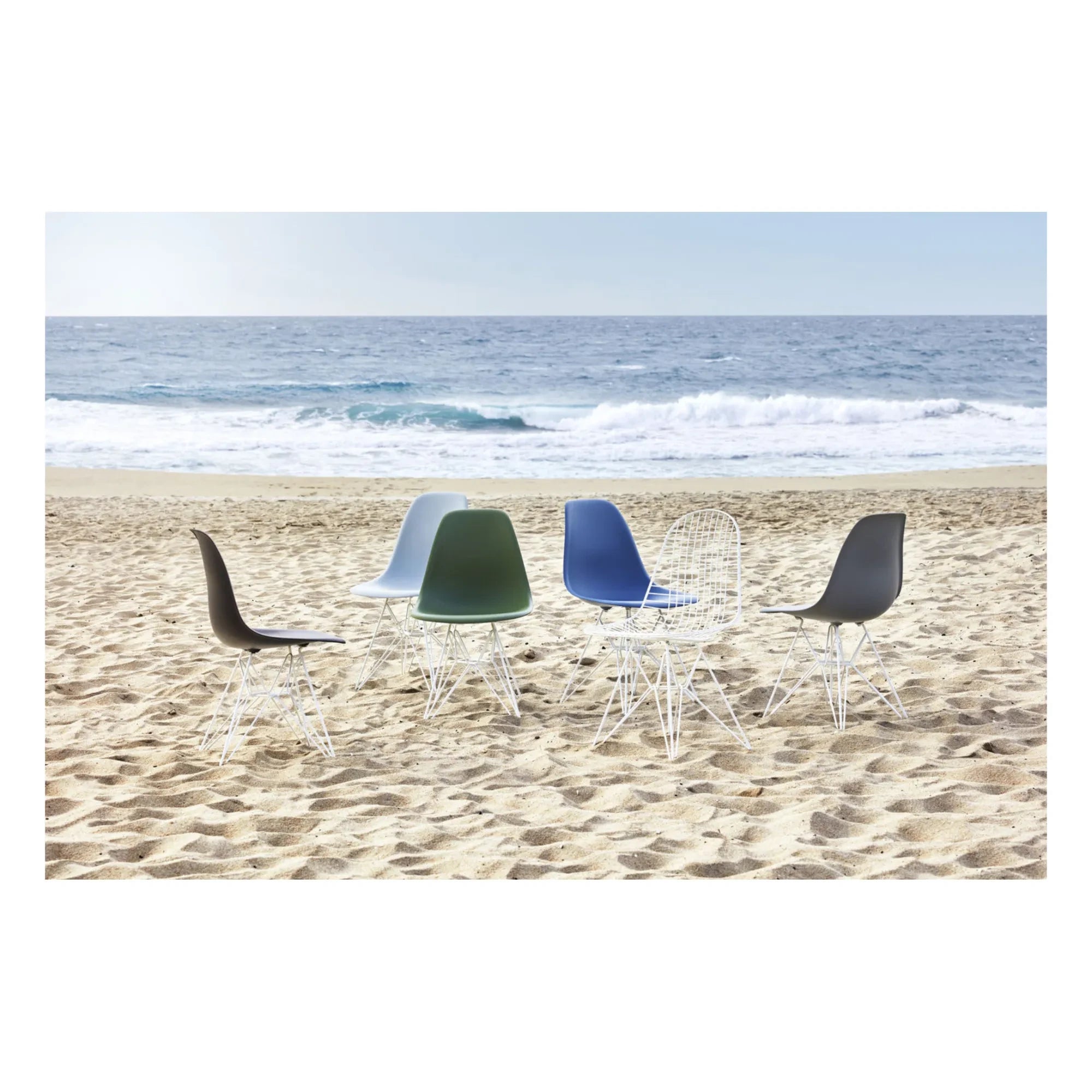 Vitra - DSR Plastik sandalye - beyaz epoksi çerçeve - Charles & Ray Eames | Zümrüt yeşili