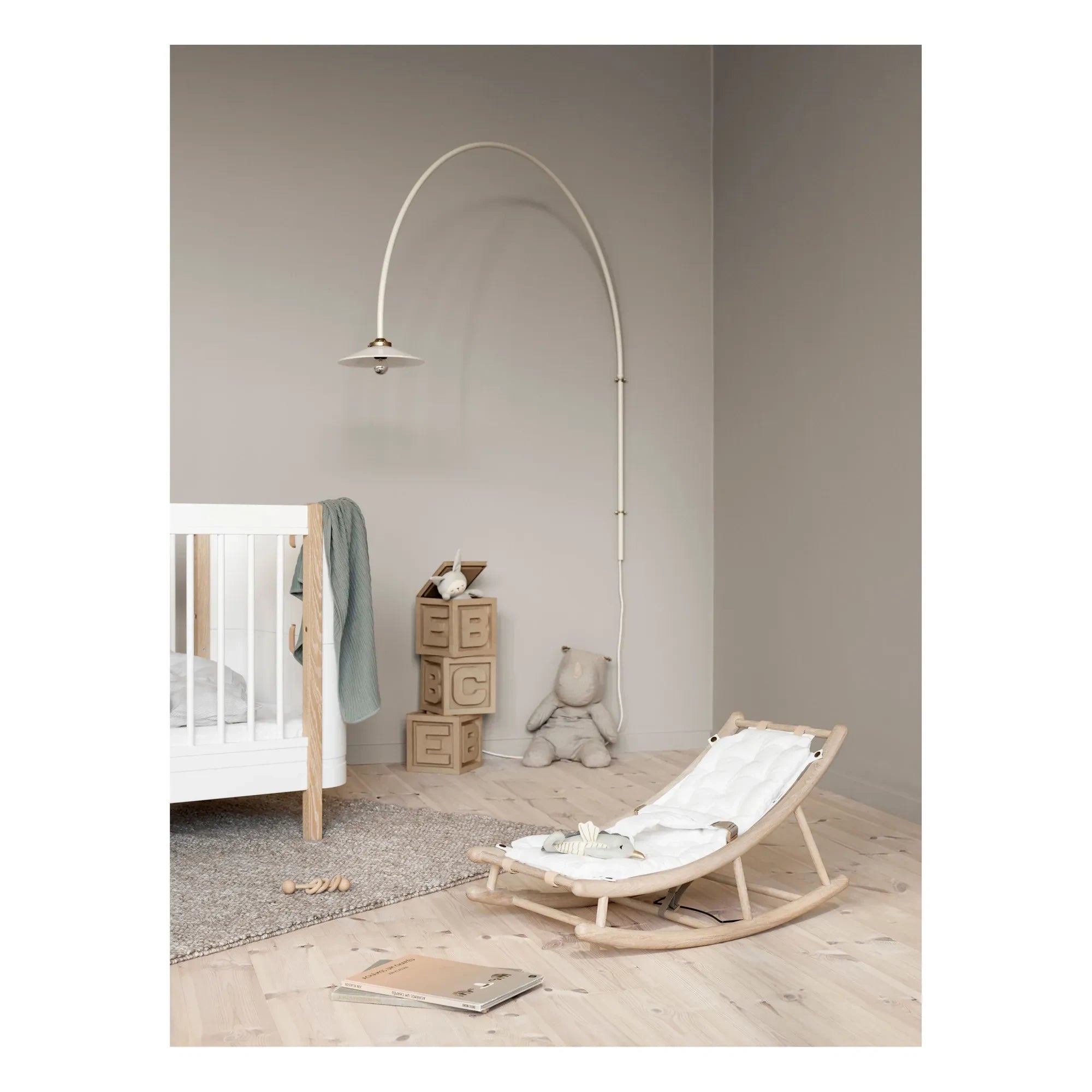 Oliver Furniture - Oak Bebek ve Yürümeye Başlayan Çocuk Sallanan Koltuk | Beyaz