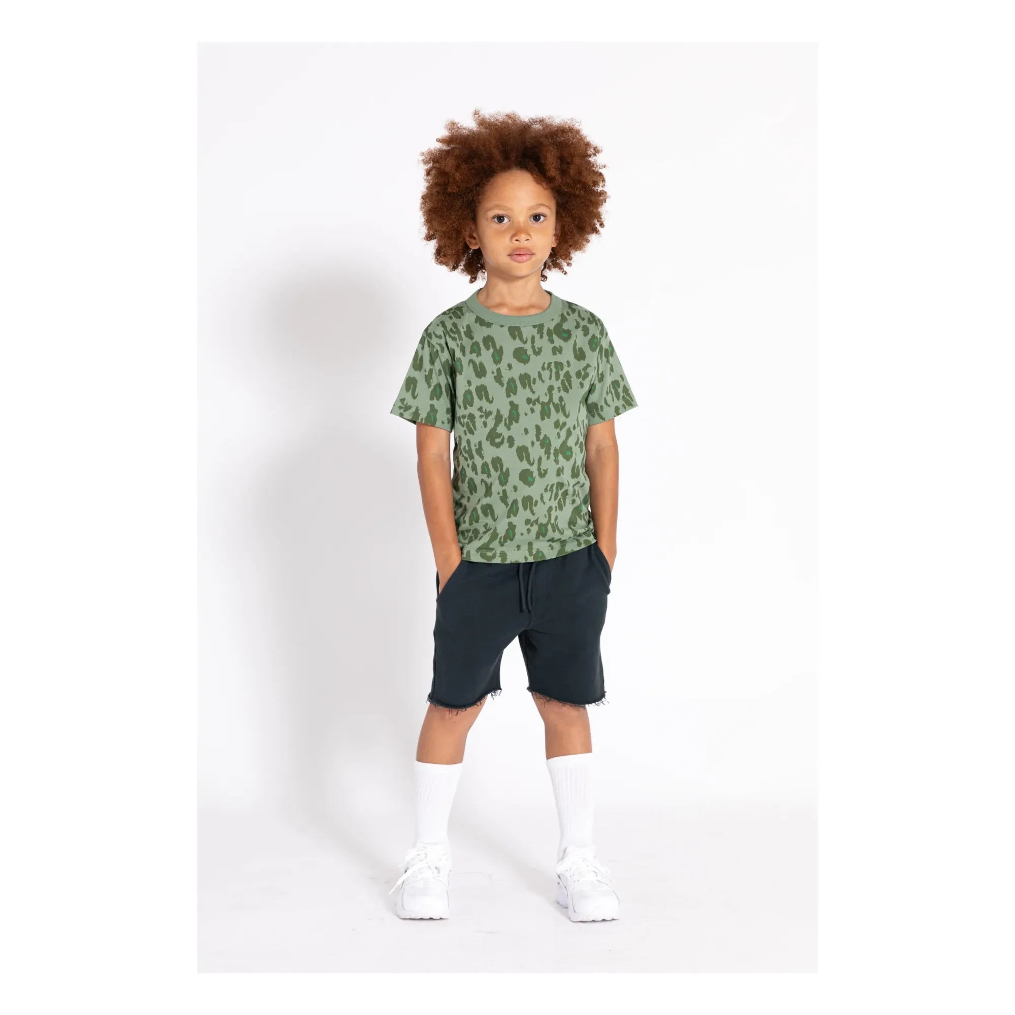 Finger in the nose - Yard Bermuda Shorts | Schwarz