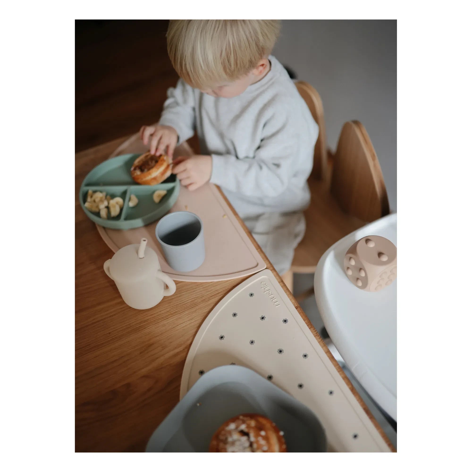 Mushie - Silicone American Placemat | Beige