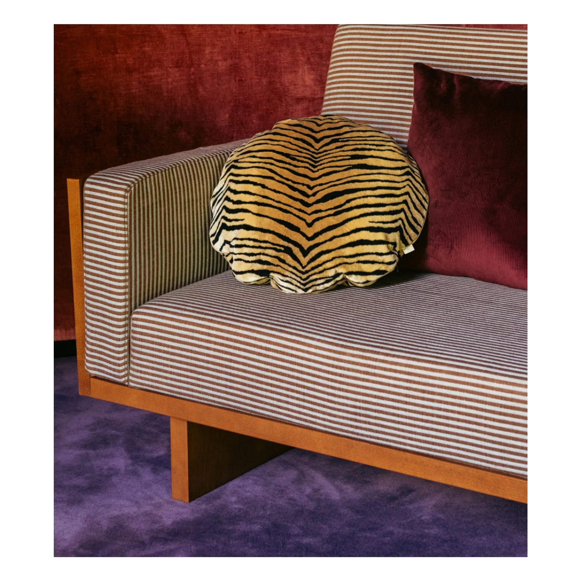 The Socialite Family - Bomboloni kadife yastık | Tiger