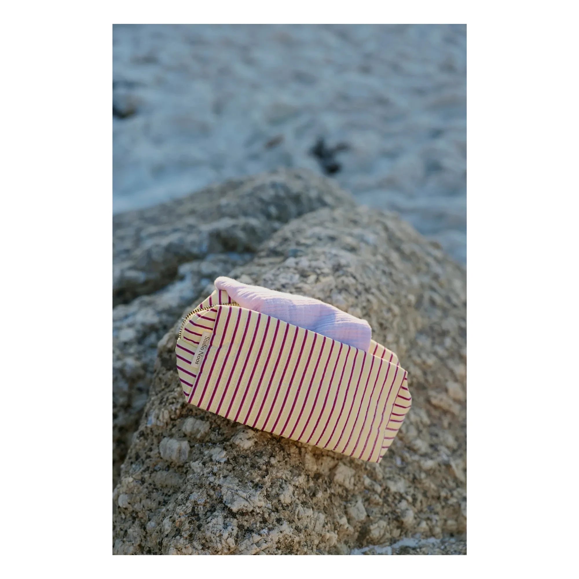 Studio Noos - Çizgili kozmetik çantası | Soluk sarı