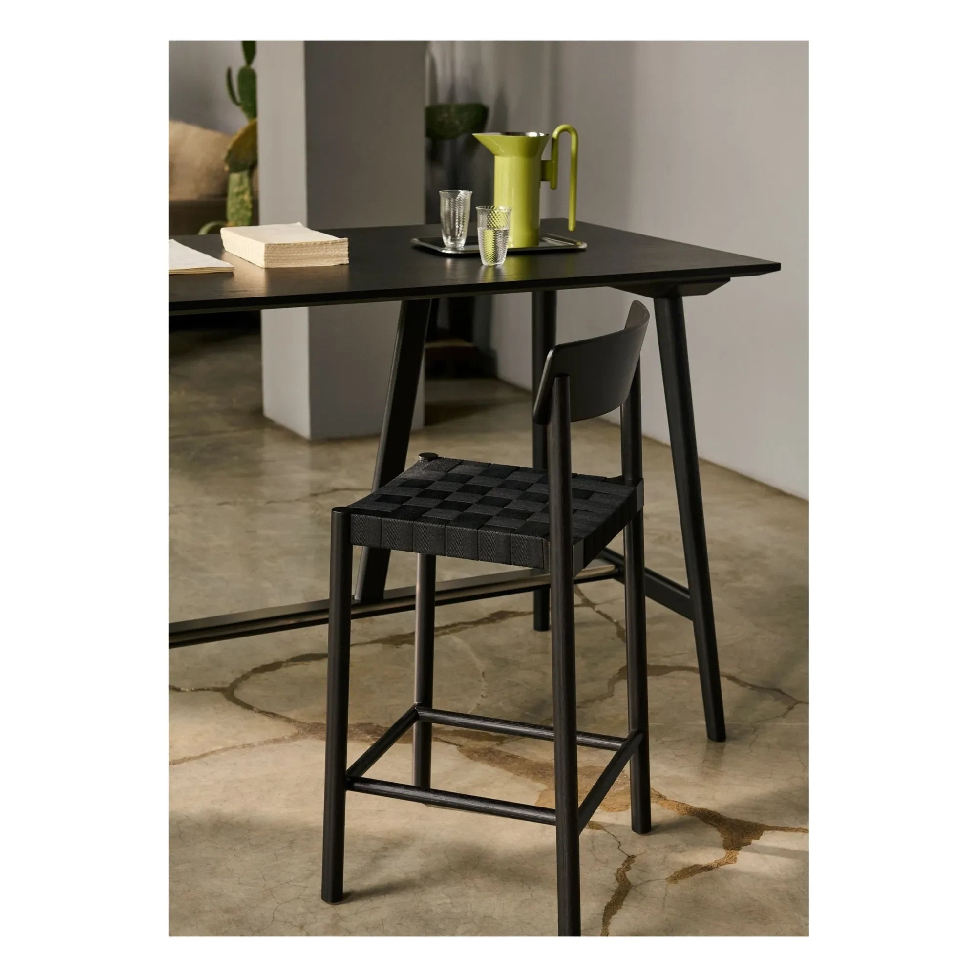 & Tradition - Betty TK15 siyah kayışlı küllü bar taburesi 75 cm | Siyah