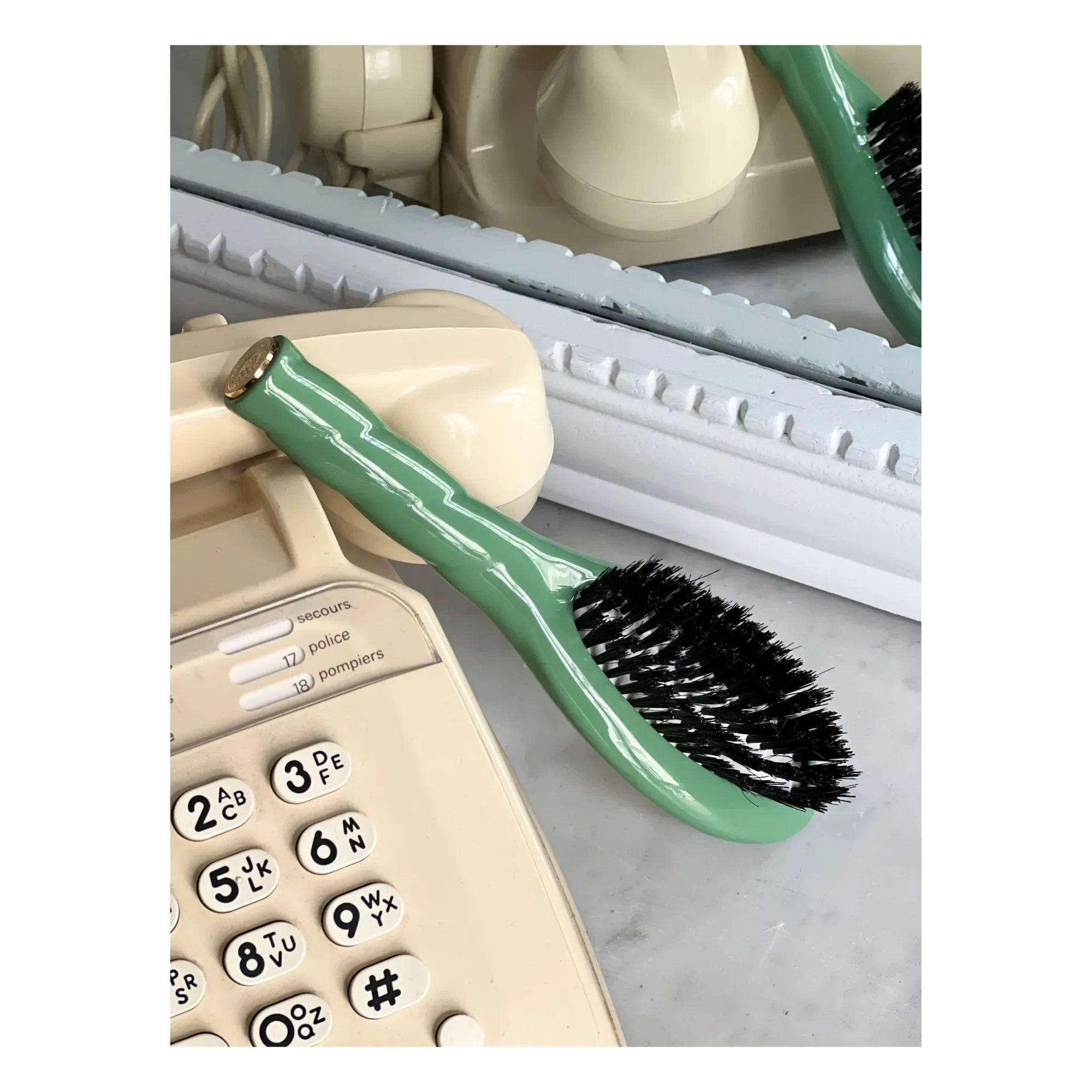La Bonne Brosse - N°01 The Universal Petite Brush - Pflege und Glanz | Mandelgrün