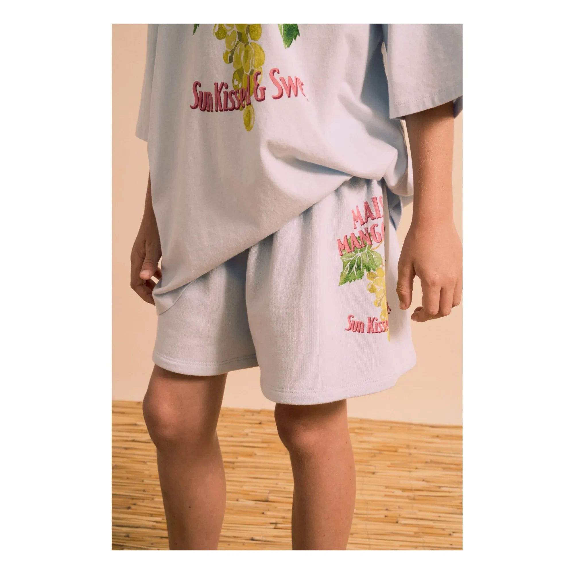 Maison Mangostan – Trauben-T-Shirt | Hellblau