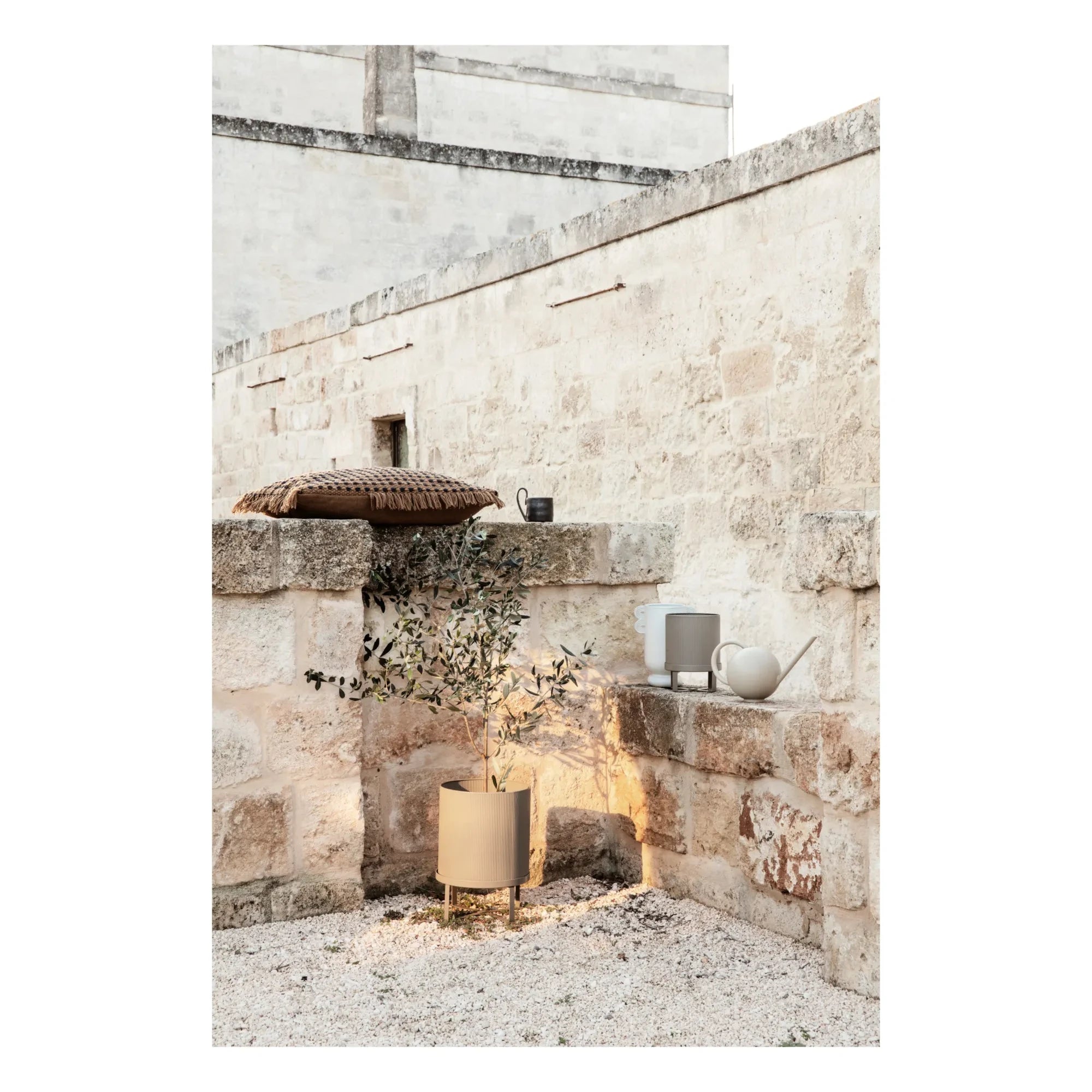 Ferm Living - Übertopf aus Stahl | Beige