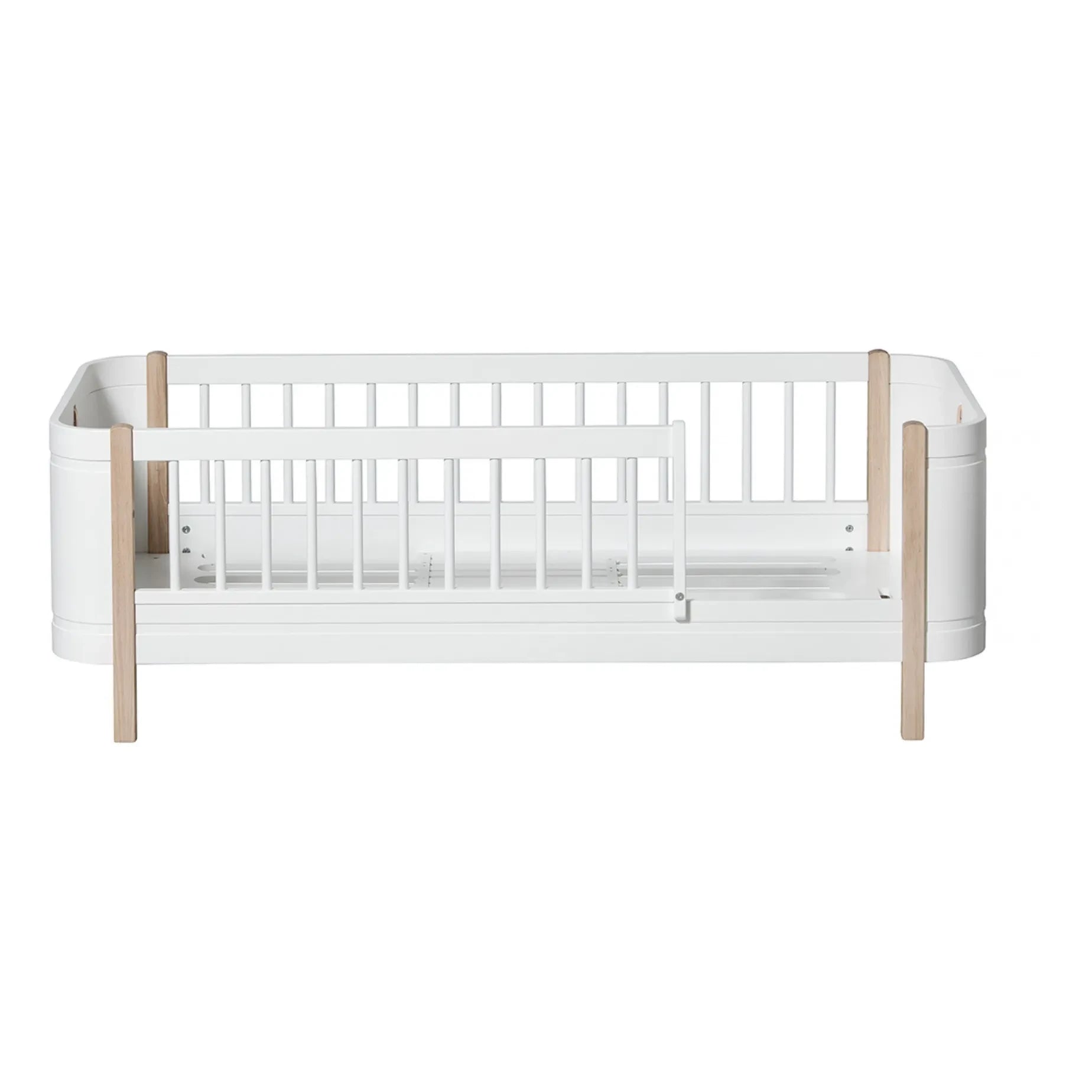 Oliver Furniture - Wood Mini+ طقم تحويل من سرير الأطفال إلى سرير الجونيور | بلوط