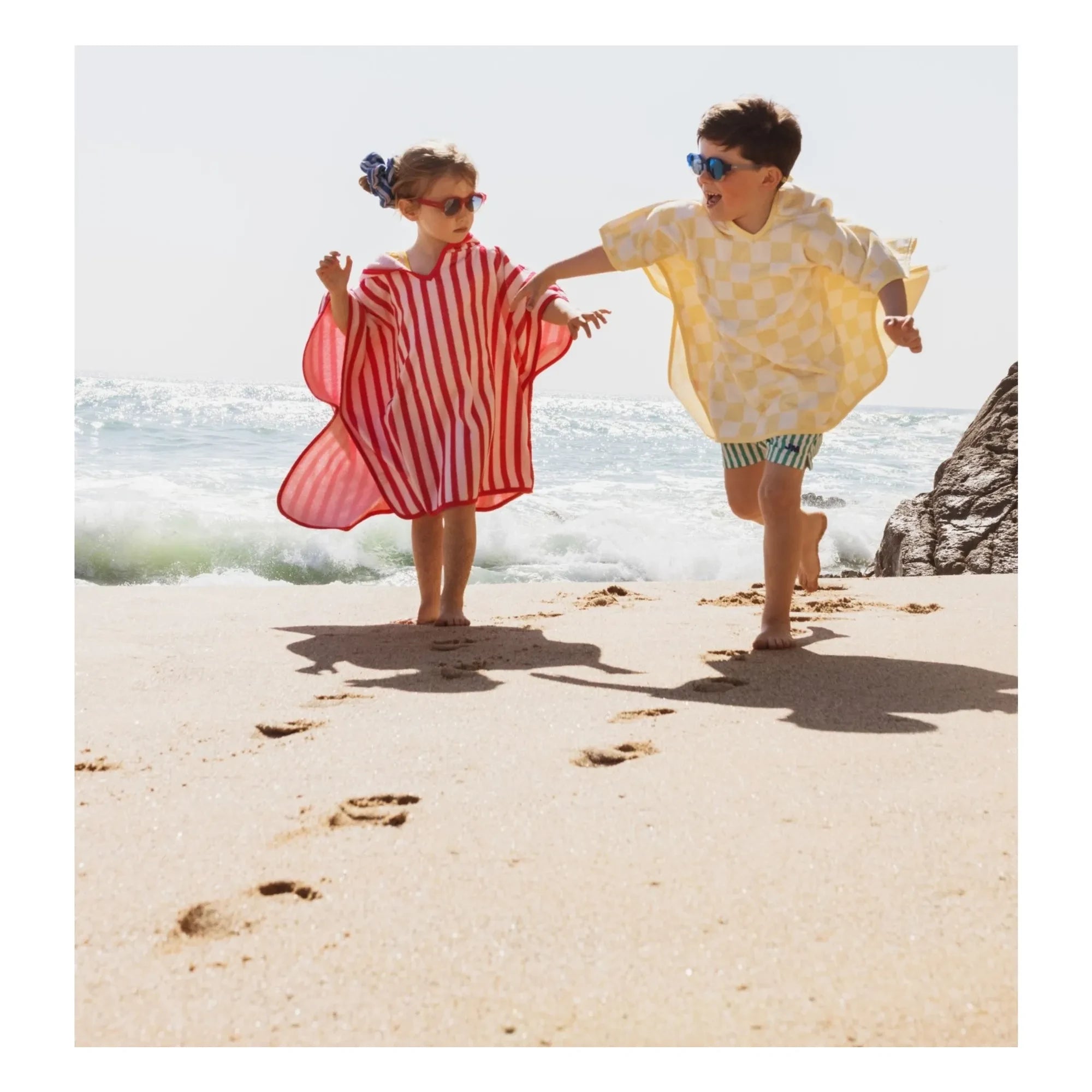 Jera Mini - Kariertes Handtuch-Poncho | Blassgelb
