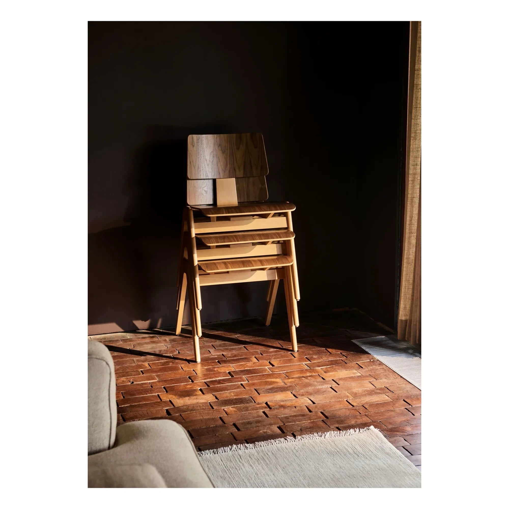 & Tradition - Daystack RD1 sandalye, Robin Day | Ceviz